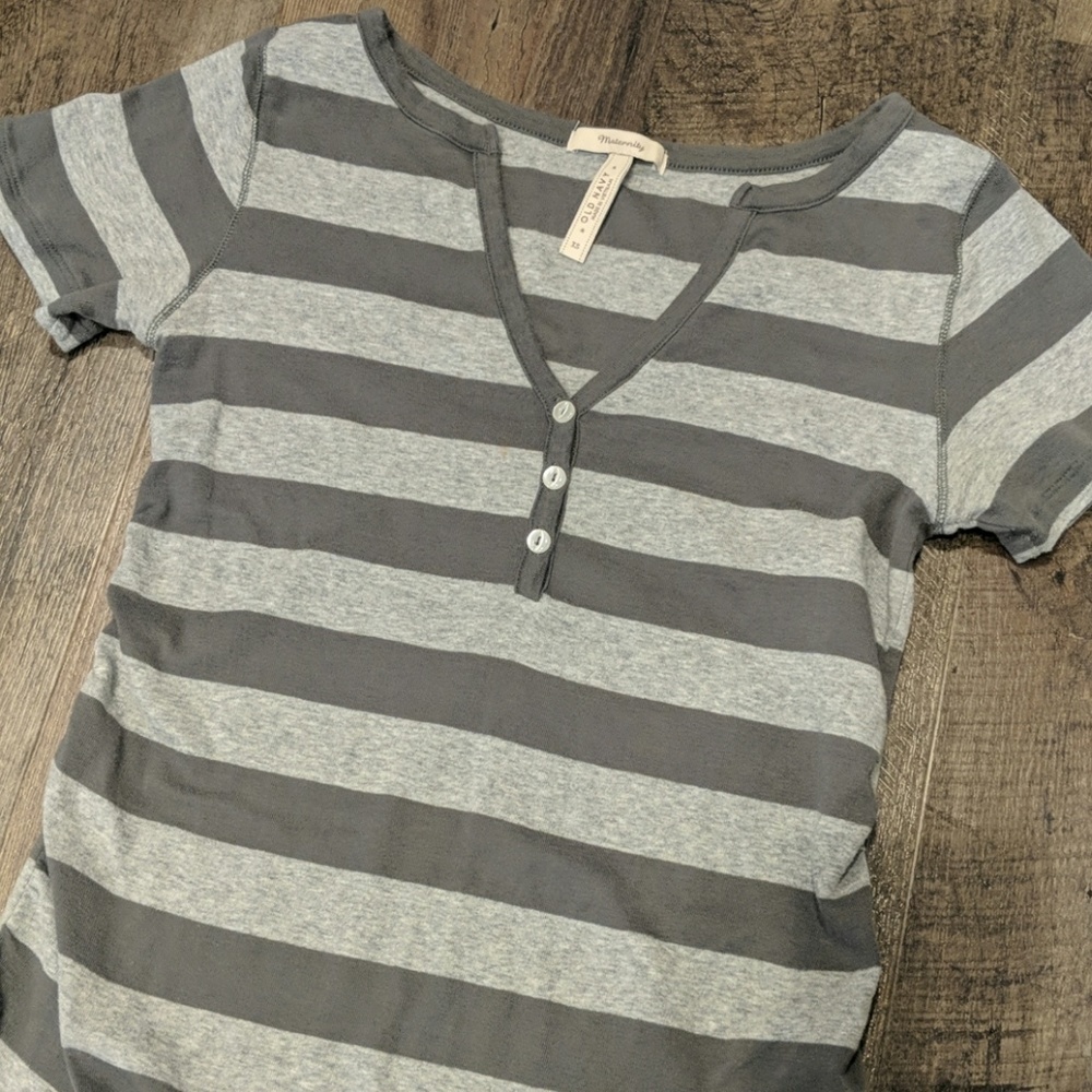 Old Navy Maternity Henley T-shirt Size XS